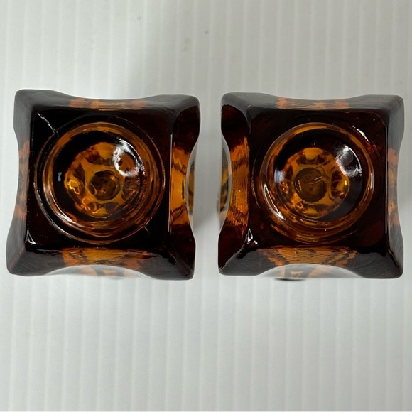 Vintage Amber Glass Salt and Pepper Shaker Set Silver Tone Screw on Plastic Caps - Picture 5 of 12